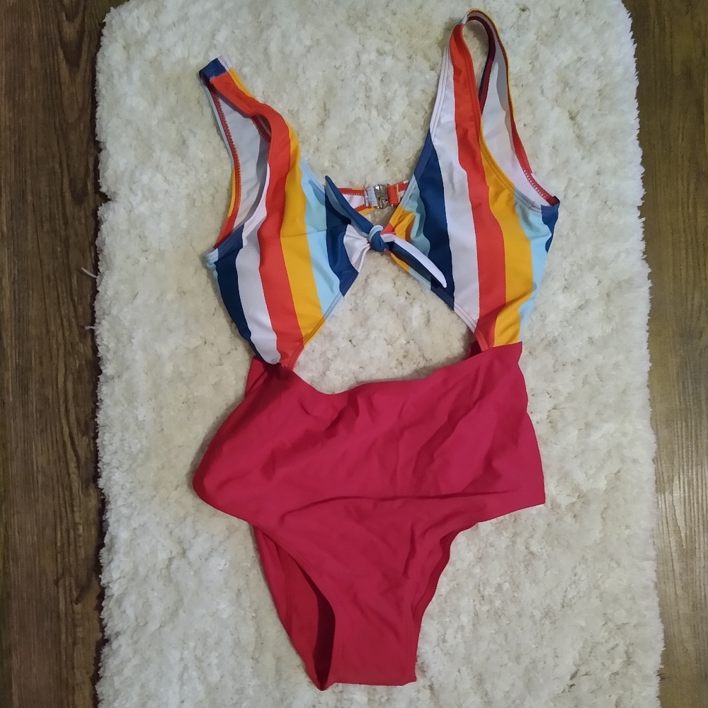 New cut out one piece bathing suit 🌈 print